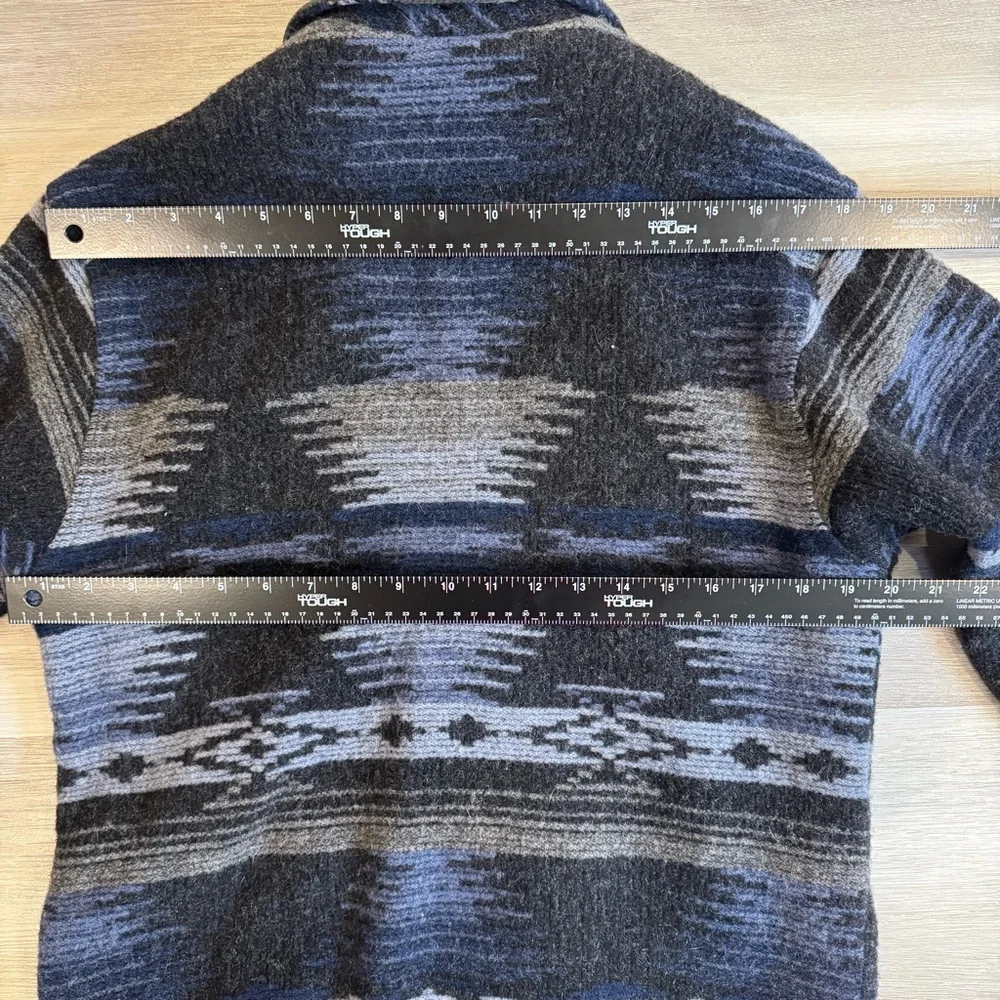 Vintage Woolrich Navajo-style full-zip jacket in an Aztec/southwestern pattern - Picture 7 of 10